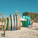 Olas de inspiración: 5 destinos internacionales para surfear con lujo